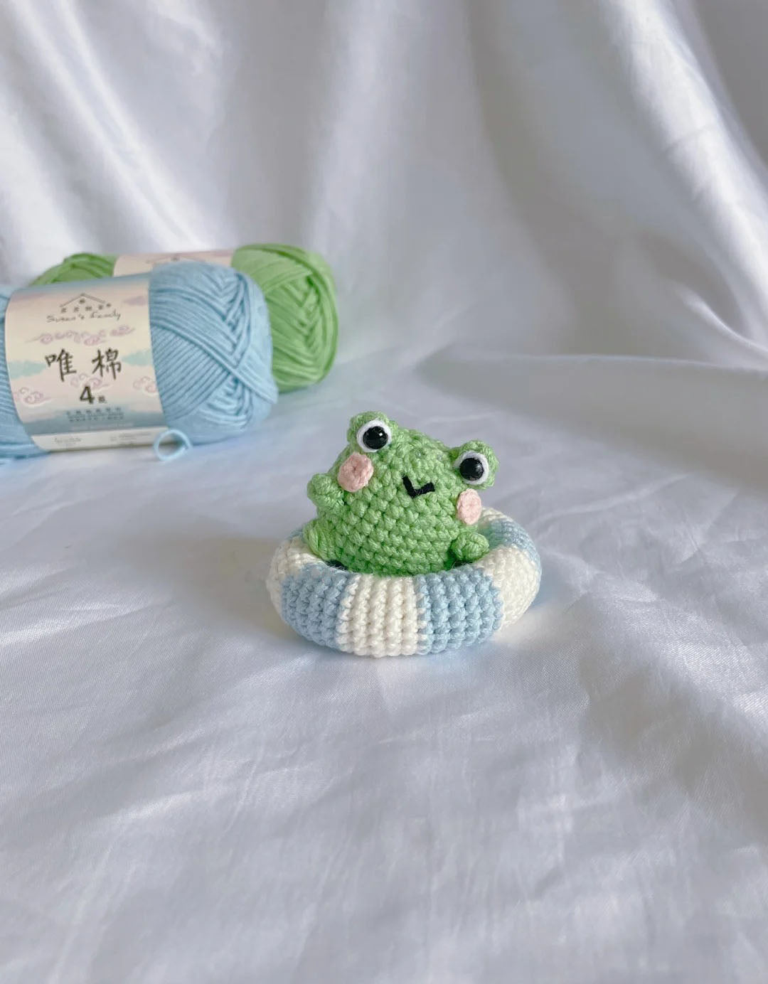 Swimming Frog Crochet Pattern (Low Sew)